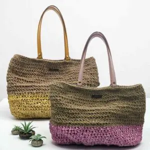 Sac cabas, de plage, crocheté en ficelle de jute beige et ficelle plastique rose/jaune avec anses en cuir amovibles rose/jaune