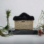 Grishka sac à main en corde à guinder beige avec de la fausse fourrure noire