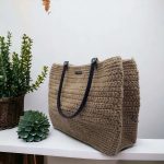 Leopolda Sac cabas crocheté en ficelle de jute beige avec anses en cuir noir à pinces