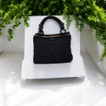Bea sac crocheté en ficelle de jute noire avec une rayure beige avec une anse en fil de nylon et perles de bois noirs