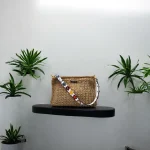 Thelma Pochette en ficelle de jute beige et anse bandoulière en cuir blanc à fleurs colorées