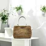 Leya Sac cabas crocheté en ficelle de jute beige avec anses en cuir blanches à pressions couleur bronze