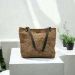 Sac en ficelle de jute beige et anses en cuir souple kaki