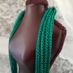 Collier sautoir crocheté en fil ruban vert