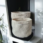 Panier panier rond avec anses crocheté en trapilho blanc cassé