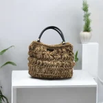 Talia Sac crocheté en ficelle de jute beige avec anses amovibles en cuir noir