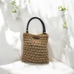 Camila Sac crocheté en ficelle de jute beige avec anses amovibles en cuir noir