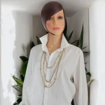 Collier sautoir crocheté en fil ruban composé de 3 rangs avec de petits nœuds