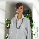 Collier sautoir crocheté en fil ruban gris