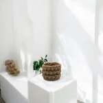 Corbeille ronde crochetée en ficelle de jute beige en relief