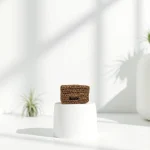 porte-monnaie crocheté en raphia café