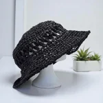 Ajana chapeau crocheté en raphia noir