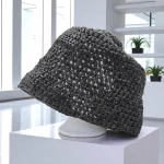 Bahia chapeau bob crocheté en raphia noir