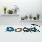 Cordon Perna II cordon à lunettes crocheté en fil à broder vert, gris, bleu et doré