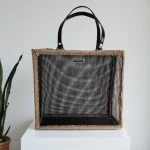 Quadra II Sac cabas en grille PP noire et ficelle de jute beige avec anses pressions noires