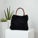 Pia-Fourrure Sac à main crocheté en fausse fourrure noire avec anses en cuir marron camel
