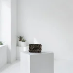 porte-monnaie crocheté en raphia blanc/cafe/noir